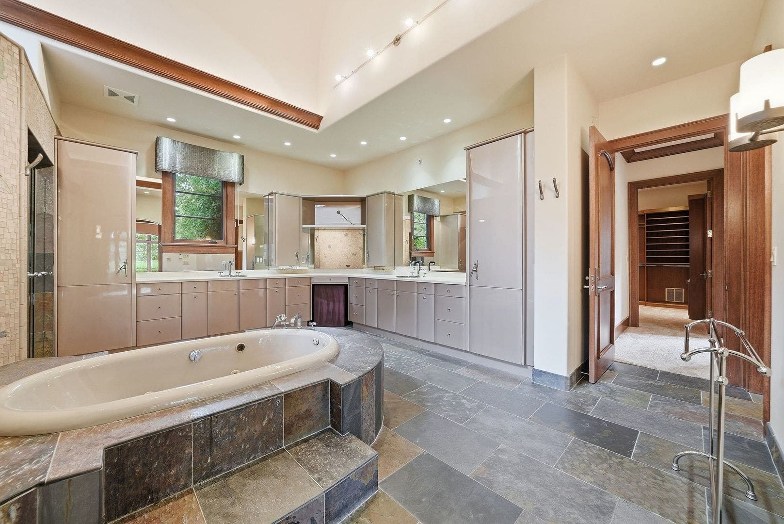 16 Riva Ridge, Lemont, IL 60439 16 Riva Ridge, Lemont, IL 60439