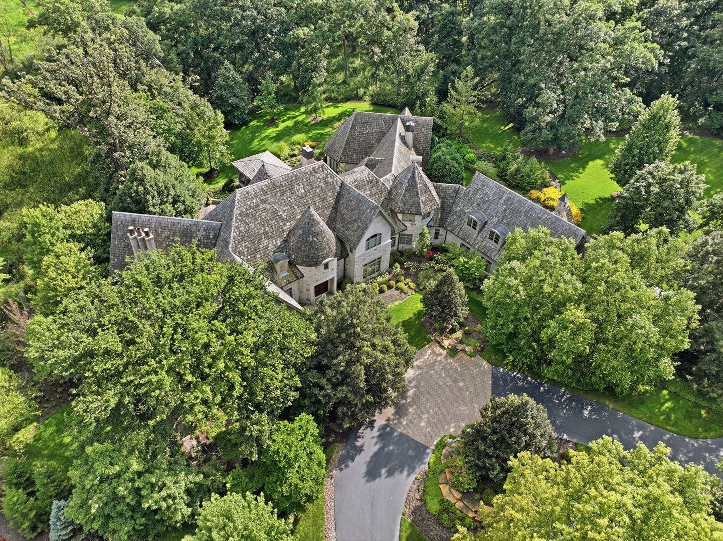 16 Riva Ridge, Lemont, IL 60439 16 Riva Ridge, Lemont, IL 60439