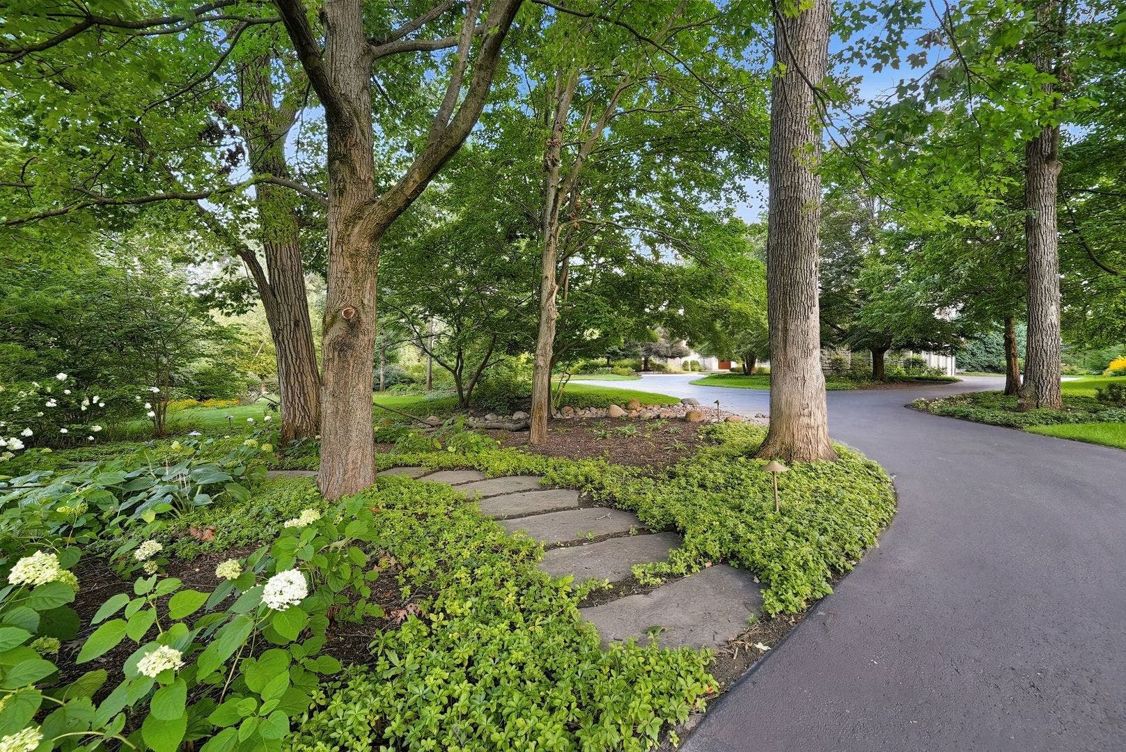 16 Riva Ridge, Lemont, IL 60439 16 Riva Ridge, Lemont, IL 60439