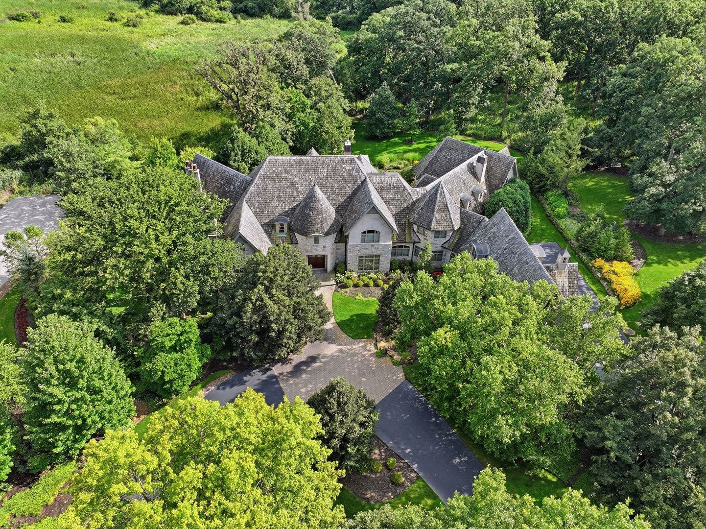 16 Riva Ridge, Lemont, IL 60439 16 Riva Ridge, Lemont, IL 60439