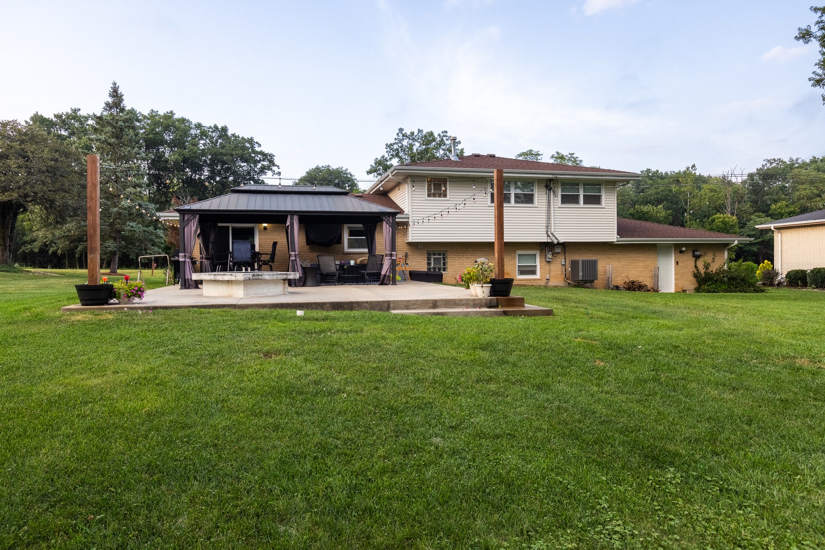 6121 James Street, Tinley Park, IL 60477 6121 James Street, Tinley Park, IL 60477