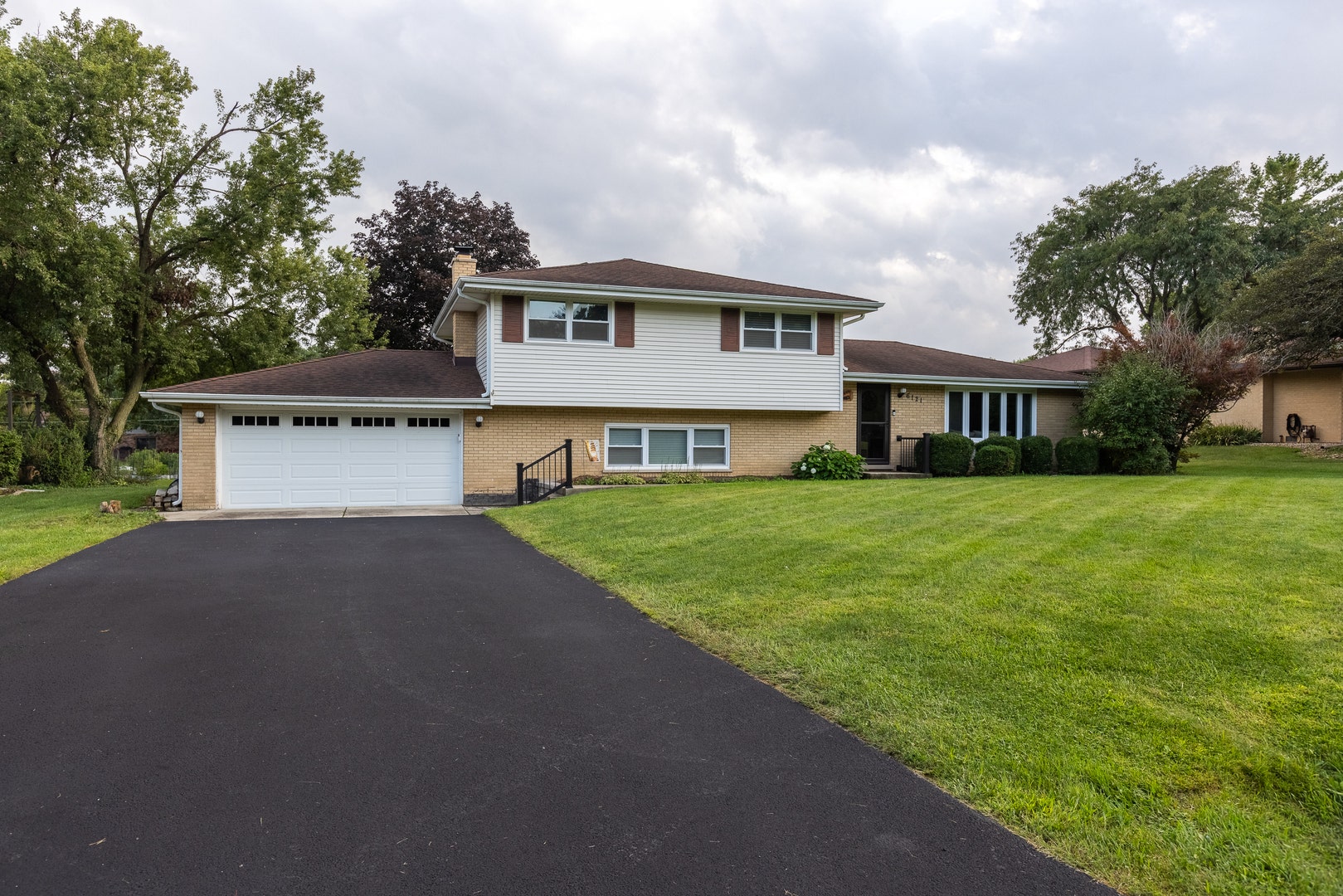 6121 James Street, Tinley Park, IL 60477 6121 James Street, Tinley Park, IL 60477