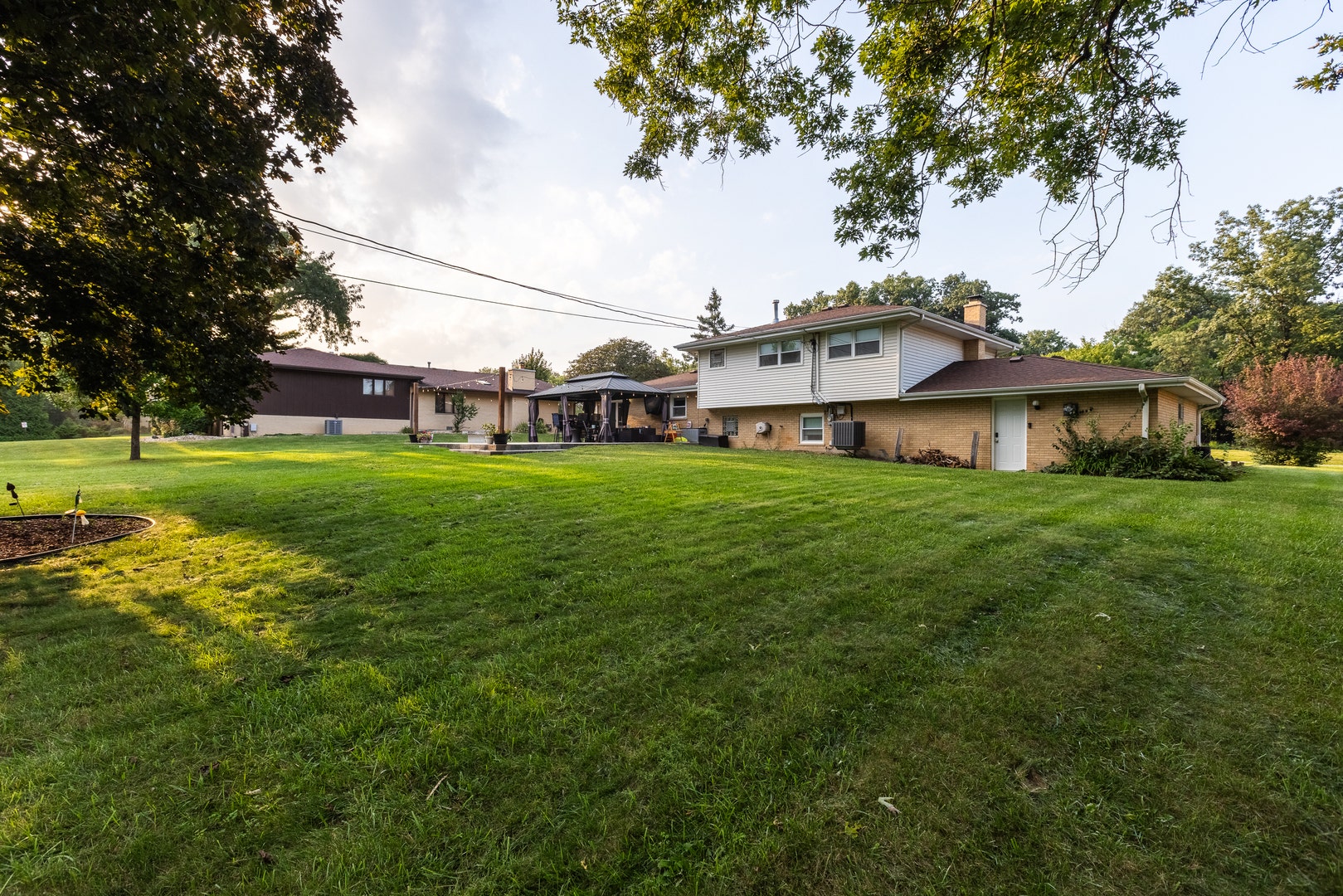 6121 James Street, Tinley Park, IL 60477 6121 James Street, Tinley Park, IL 60477