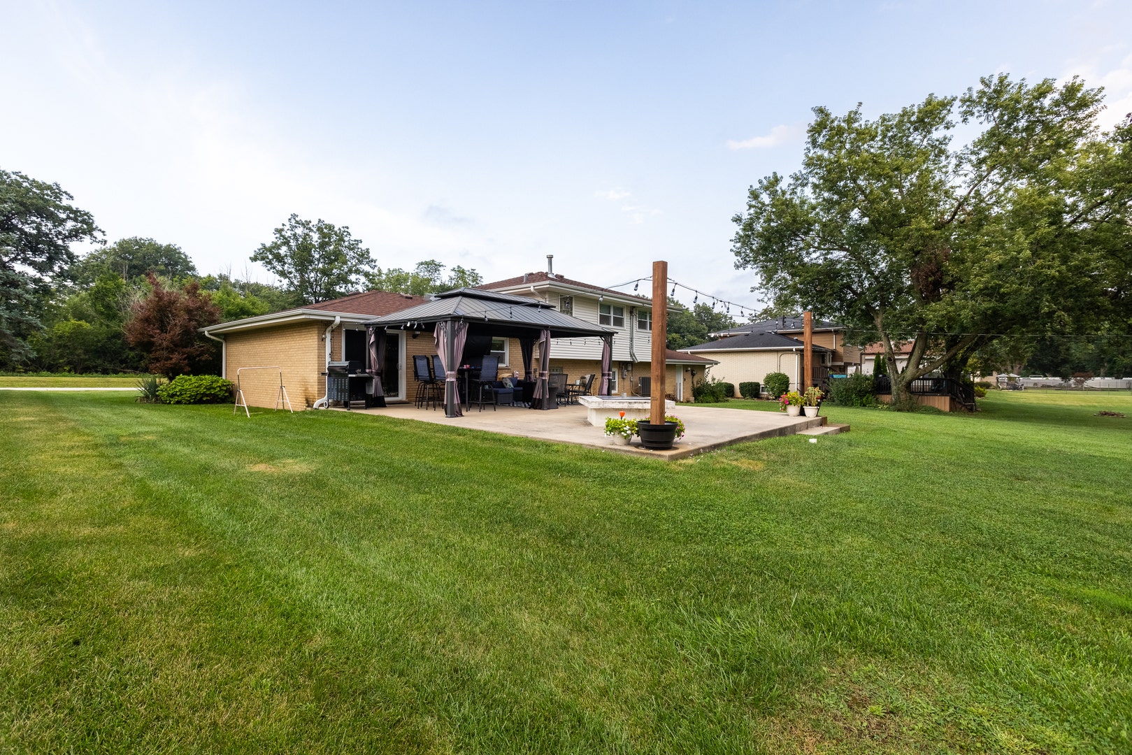 6121 James Street, Tinley Park, IL 60477 6121 James Street, Tinley Park, IL 60477