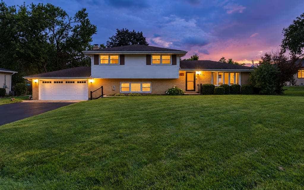 6121 James Street, Tinley Park, IL 60477 6121 James Street, Tinley Park, IL 60477