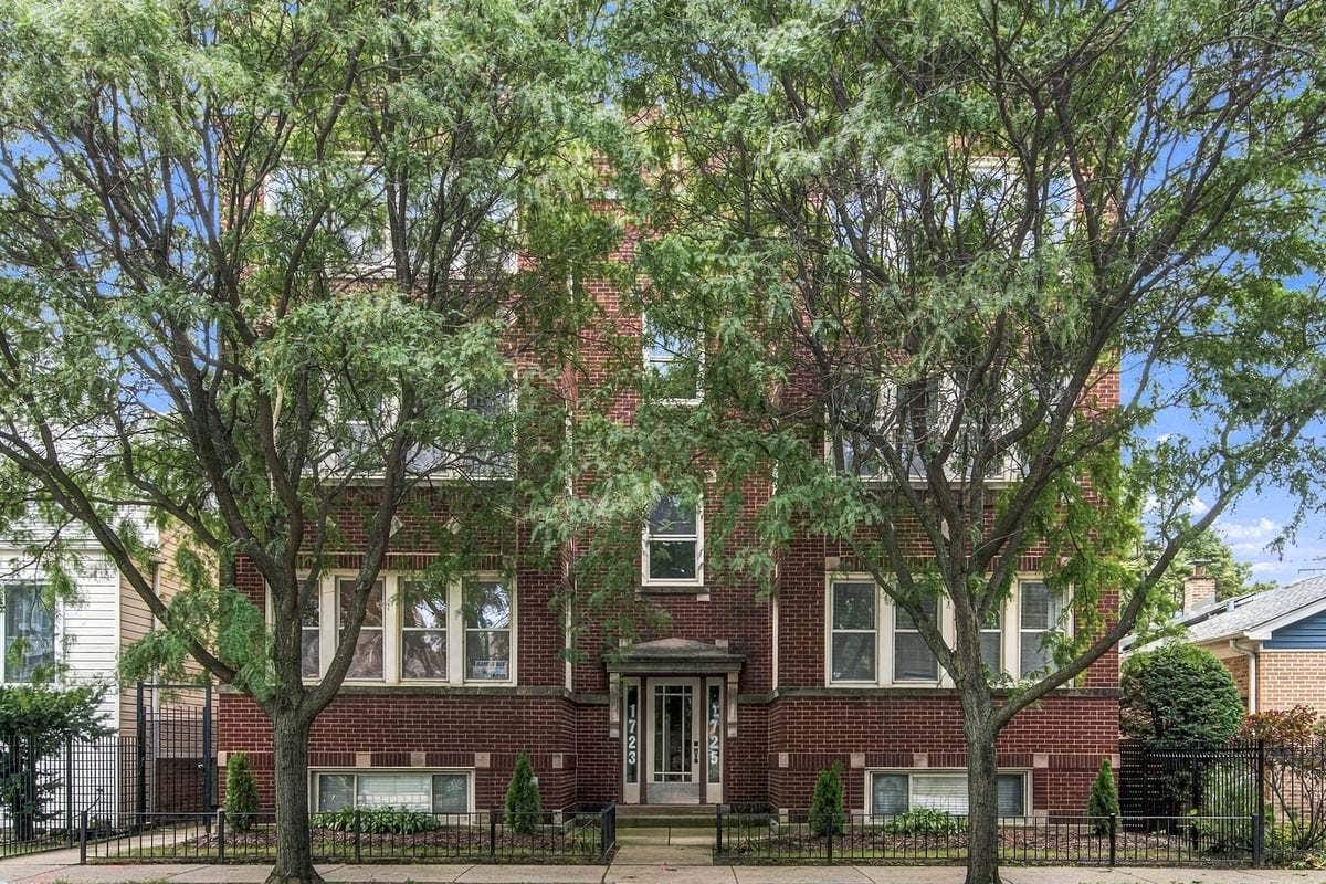 1723 W Foster Avenue, Chicago, IL 60640 1723 W Foster Avenue, Chicago, IL 60640