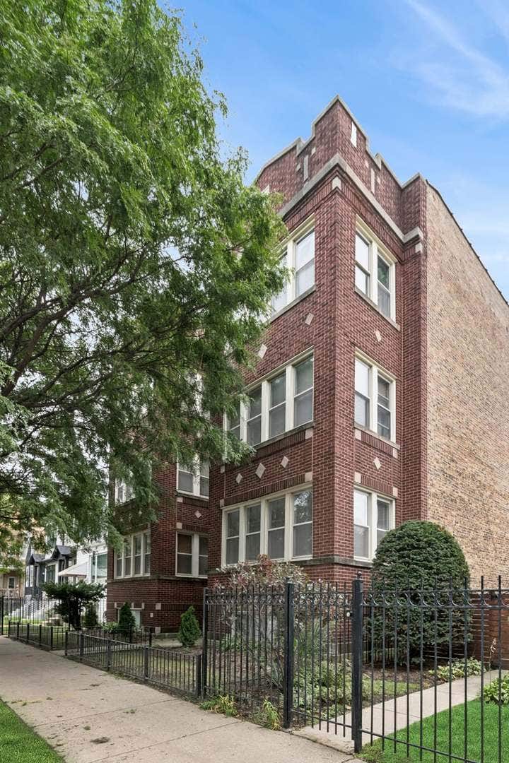 1723 W Foster Avenue, Chicago, IL 60640 1723 W Foster Avenue, Chicago, IL 60640