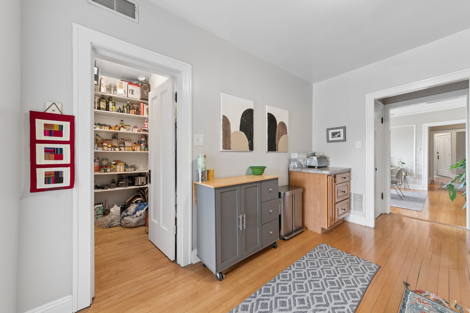 1723 W Foster Avenue, Chicago, IL 60640 1723 W Foster Avenue, Chicago, IL 60640