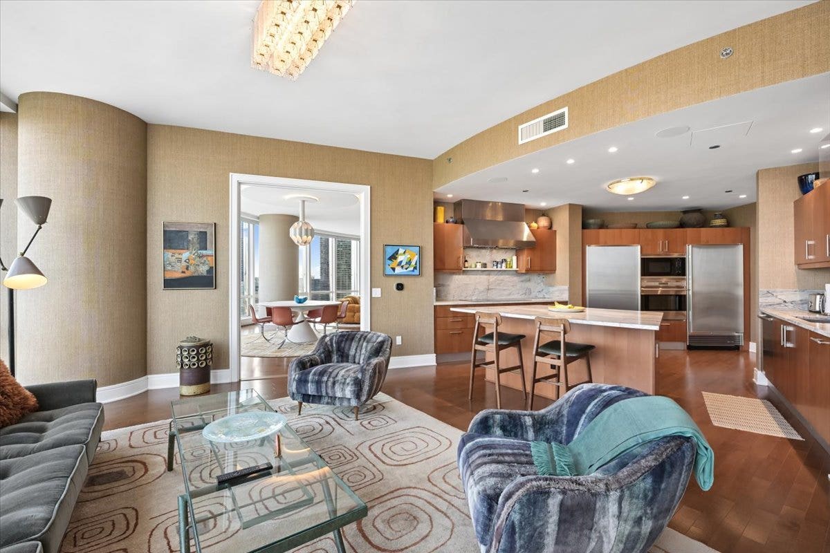 401 N Wabash Avenue, #38A, Chicago, IL 60611 401 N Wabash Avenue, #38A, Chicago, IL 60611