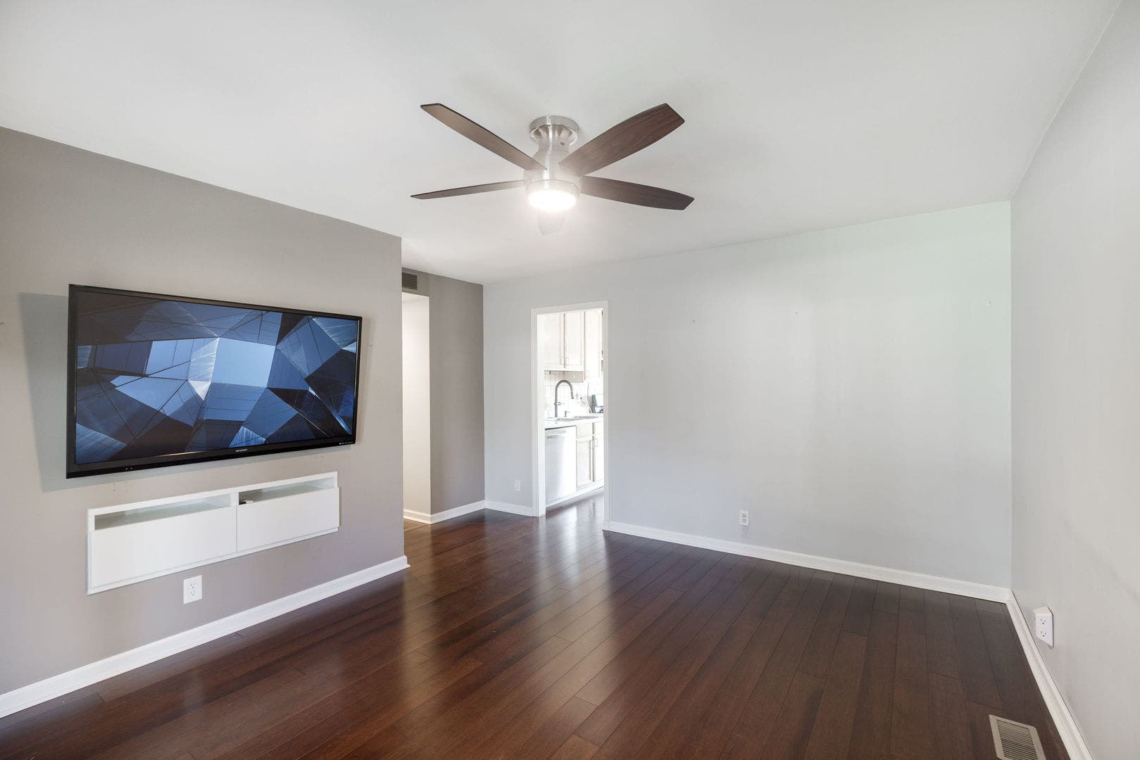 917 Sunnydale Boulevard, Streamwood, IL 60107 917 Sunnydale Boulevard, Streamwood, IL 60107