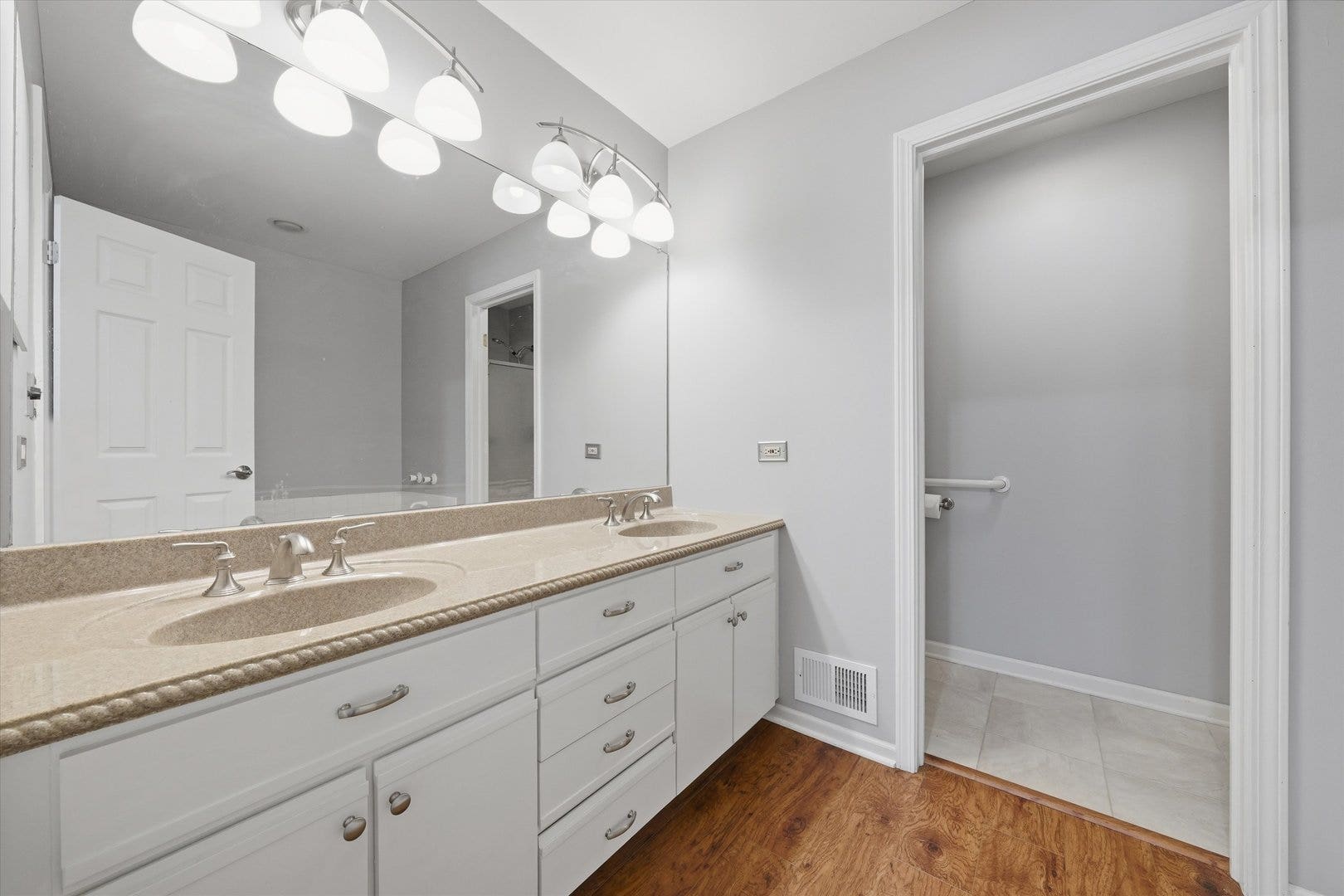 14303 Crystal Tree Drive, Orland Park, IL 60462 14303 Crystal Tree Drive, Orland Park, IL 60462