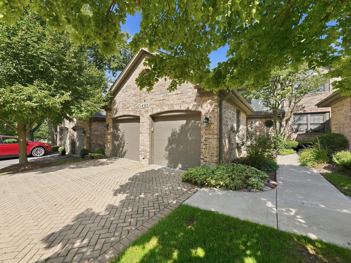 14303 Crystal Tree Drive, Orland Park, IL 60462 14303 Crystal Tree Drive, Orland Park, IL 60462