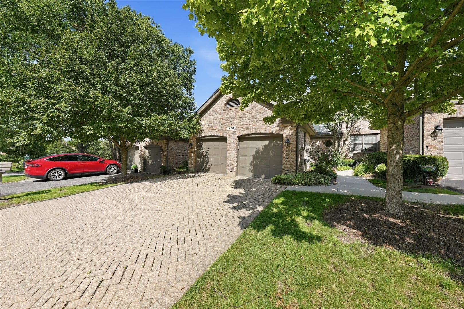14303 Crystal Tree Drive, Orland Park, IL 60462 14303 Crystal Tree Drive, Orland Park, IL 60462
