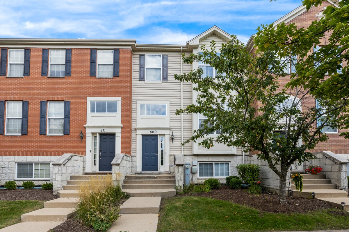 809 Brodhead Drive, Aurora, IL 60504 809 Brodhead Drive, Aurora, IL 60504