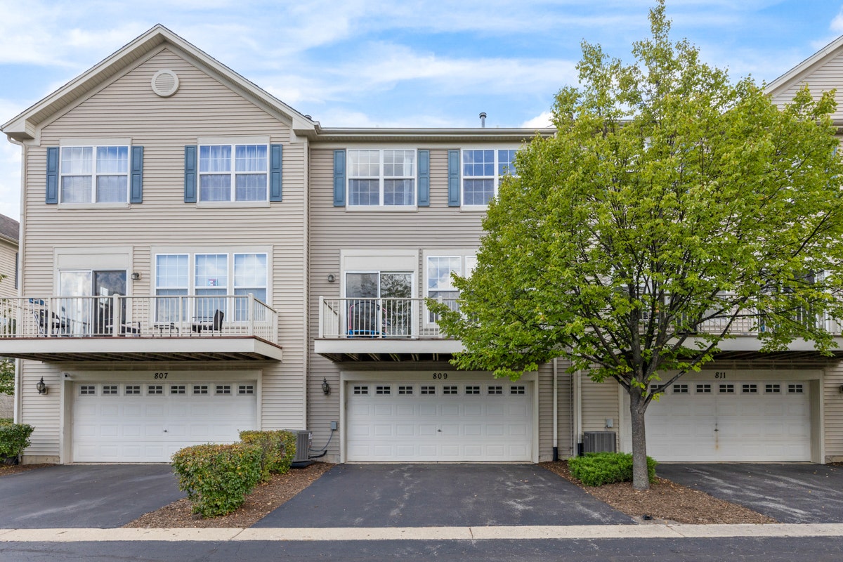809 Brodhead Drive, Aurora, IL 60504 809 Brodhead Drive, Aurora, IL 60504