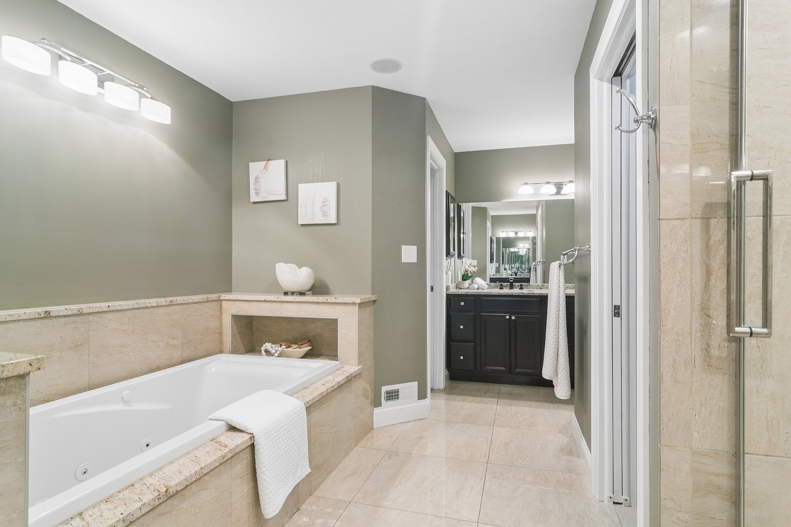 21680 Cambridge Drive, Kildeer, IL 60047 21680 Cambridge Drive, Kildeer, IL 60047