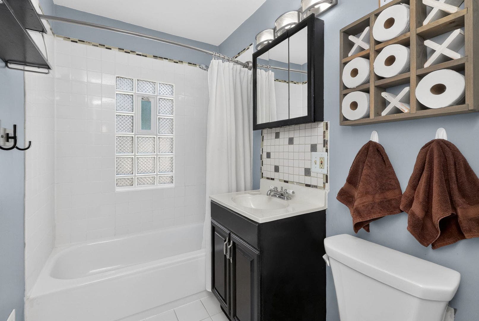 4608 Pershing Avenue, Downers Grove, IL 60515