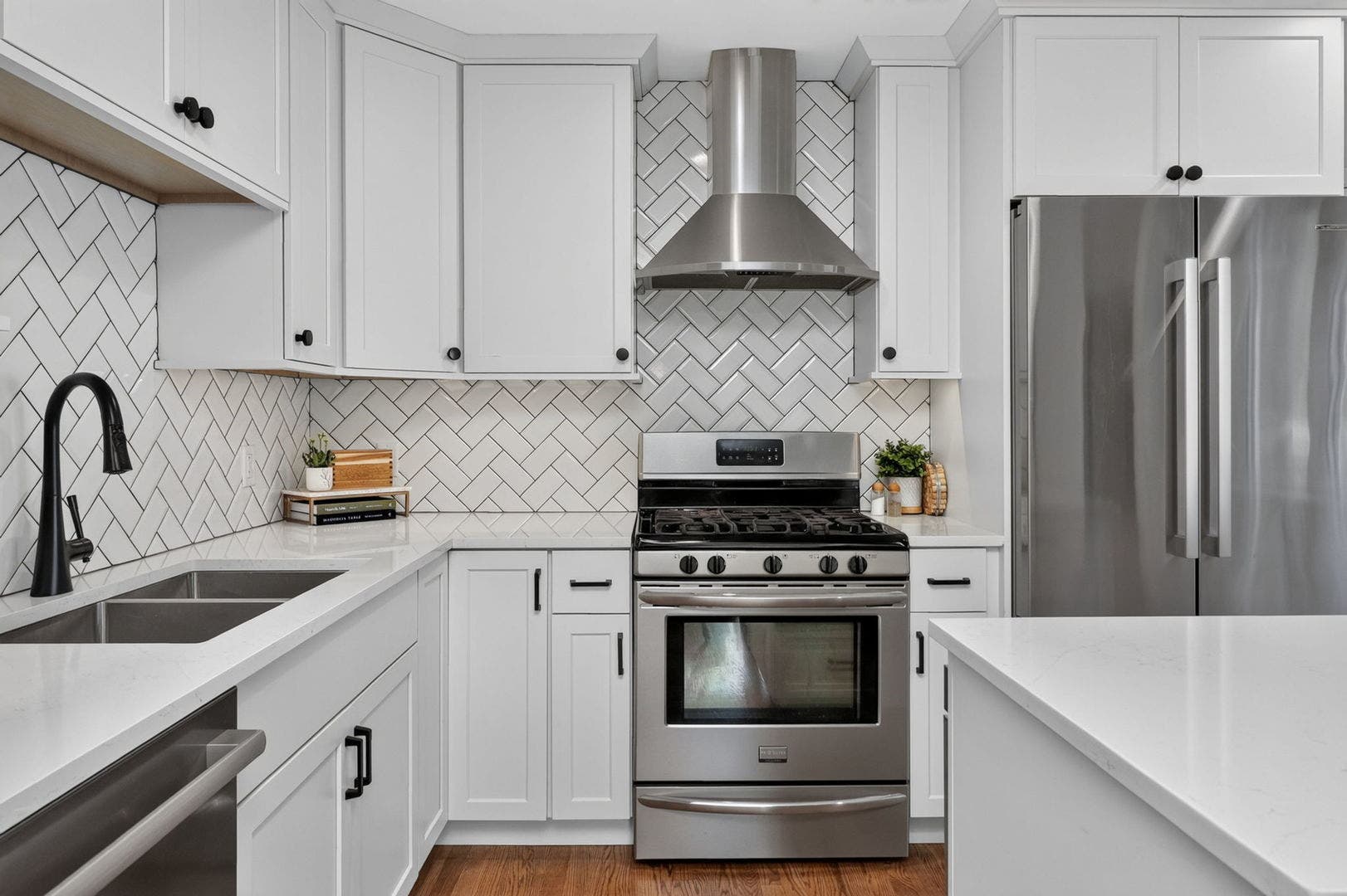 4608 Pershing Avenue, Downers Grove, IL 60515