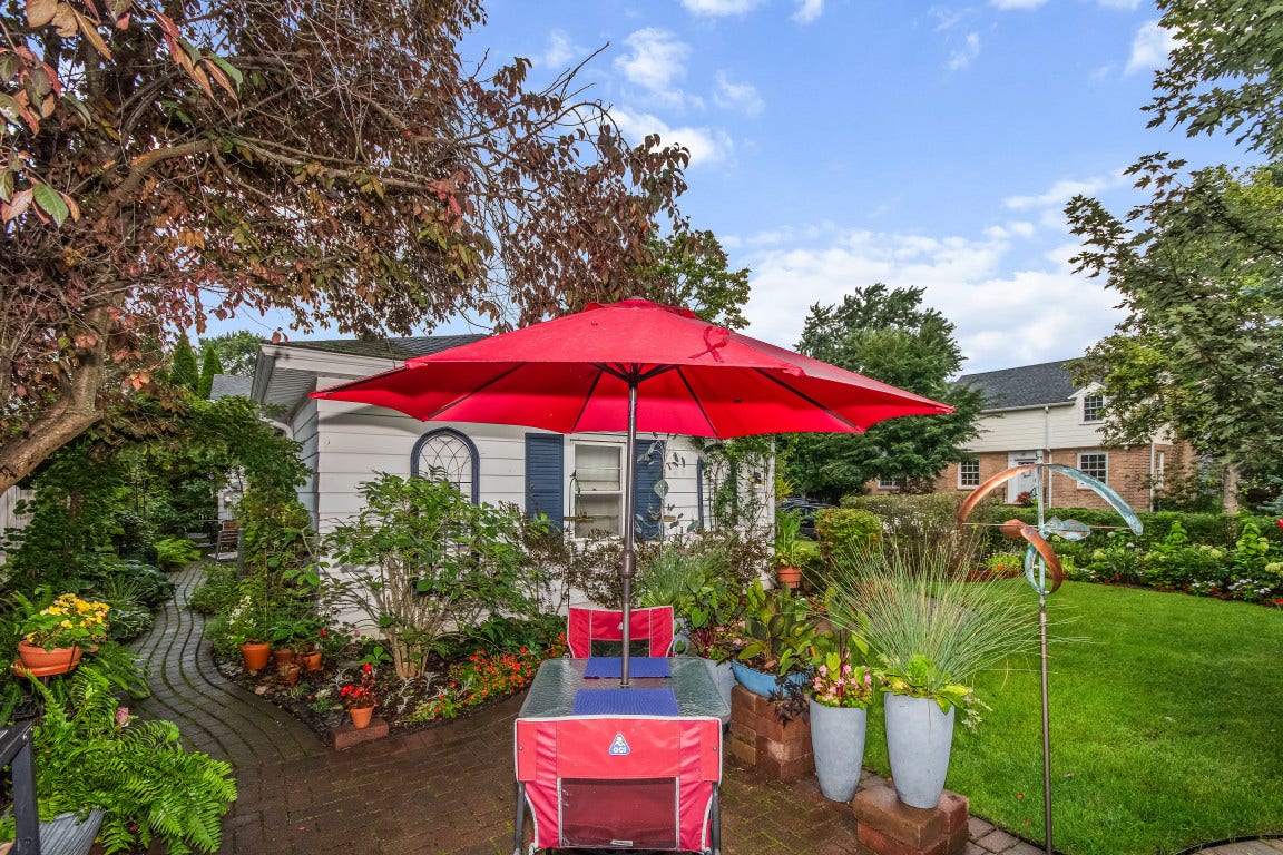 2761 Lincolnwood Drive, Evanston, IL 60201 2761 Lincolnwood Drive, Evanston, IL 60201