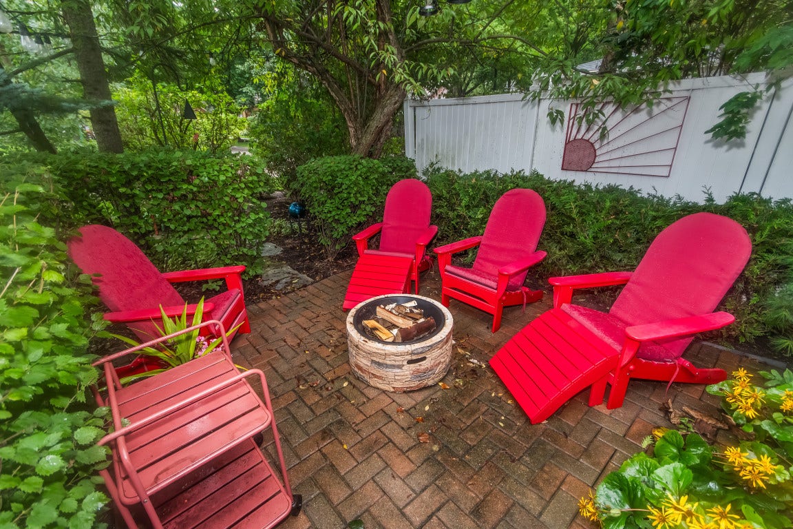 2761 Lincolnwood Drive, Evanston, IL 60201 2761 Lincolnwood Drive, Evanston, IL 60201