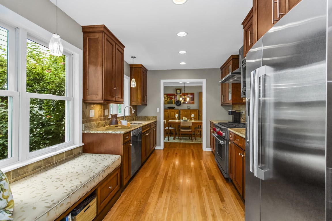 2761 Lincolnwood Drive, Evanston, IL 60201 2761 Lincolnwood Drive, Evanston, IL 60201