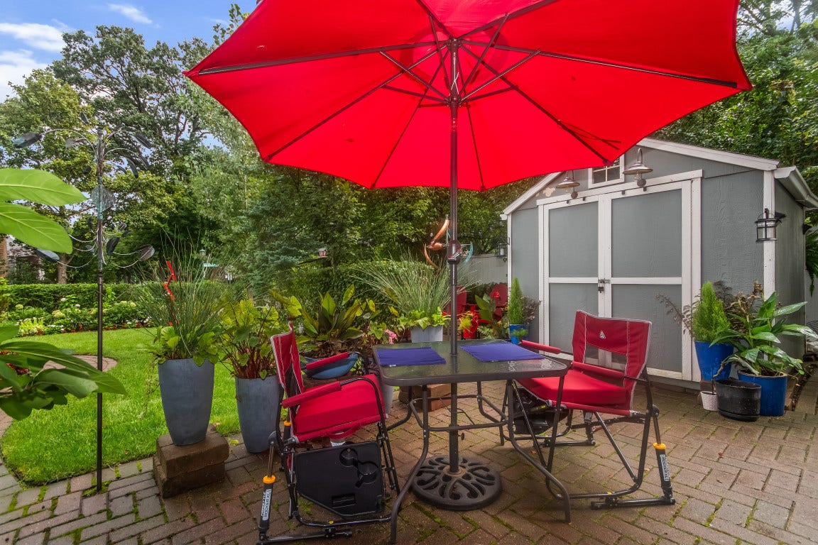 2761 Lincolnwood Drive, Evanston, IL 60201 2761 Lincolnwood Drive, Evanston, IL 60201