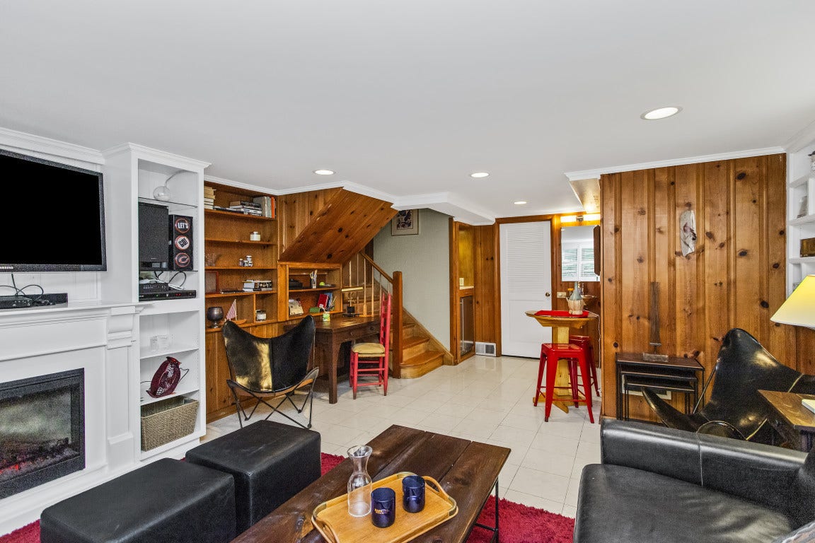 2761 Lincolnwood Drive, Evanston, IL 60201 2761 Lincolnwood Drive, Evanston, IL 60201