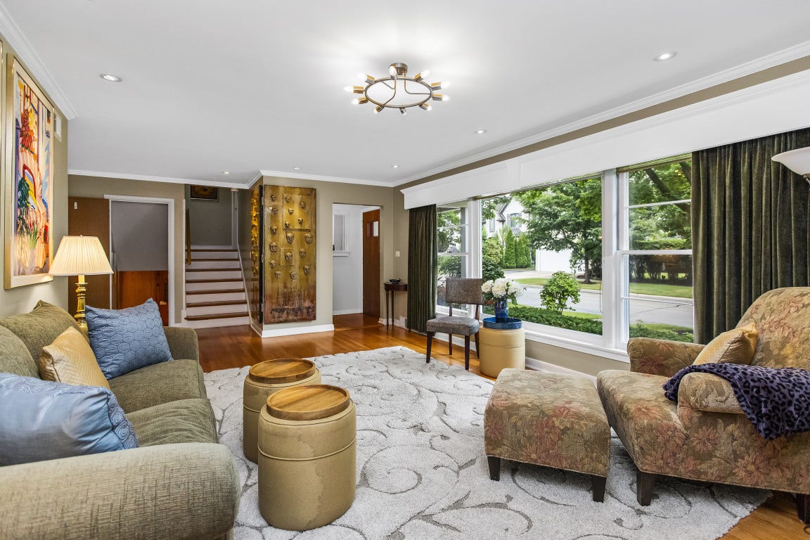 2761 Lincolnwood Drive, Evanston, IL 60201 2761 Lincolnwood Drive, Evanston, IL 60201