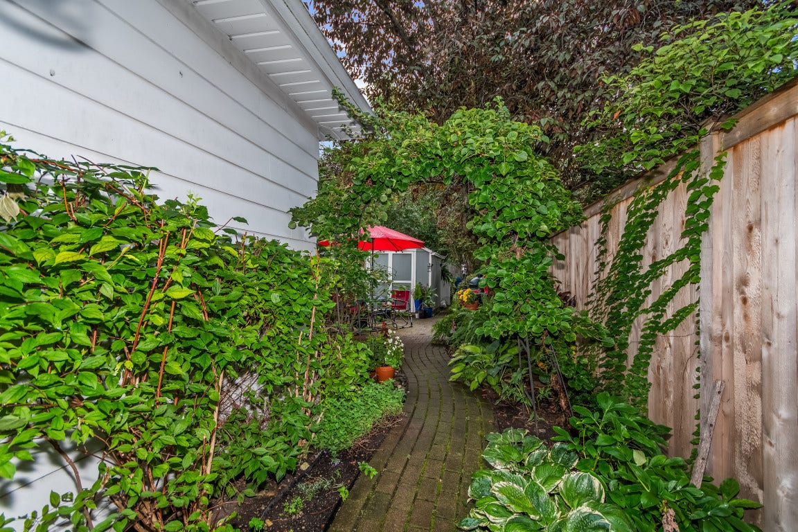 2761 Lincolnwood Drive, Evanston, IL 60201 2761 Lincolnwood Drive, Evanston, IL 60201