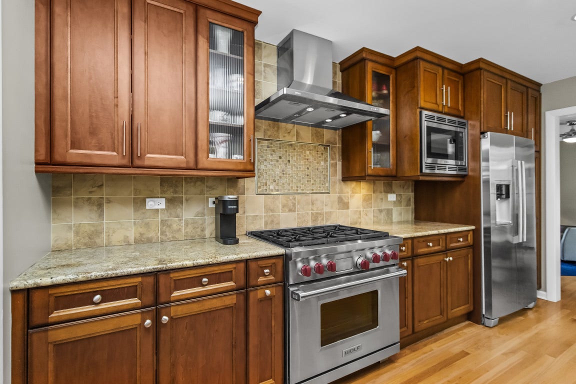 2761 Lincolnwood Drive, Evanston, IL 60201 2761 Lincolnwood Drive, Evanston, IL 60201