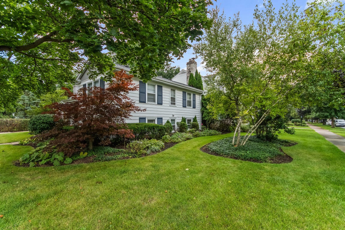 2761 Lincolnwood Drive, Evanston, IL 60201 2761 Lincolnwood Drive, Evanston, IL 60201