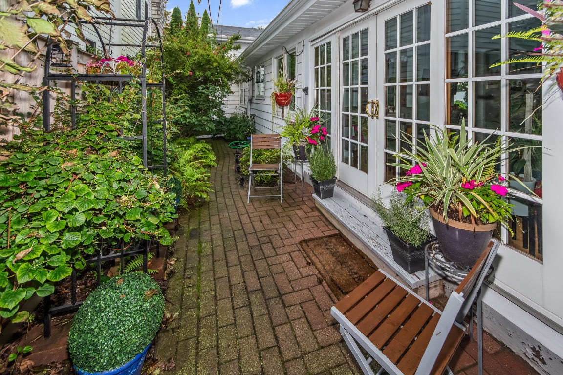 2761 Lincolnwood Drive, Evanston, IL 60201 2761 Lincolnwood Drive, Evanston, IL 60201