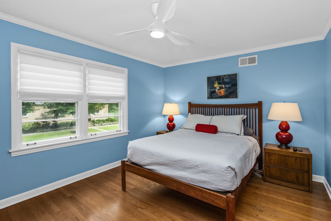 2761 Lincolnwood Drive, Evanston, IL 60201 2761 Lincolnwood Drive, Evanston, IL 60201