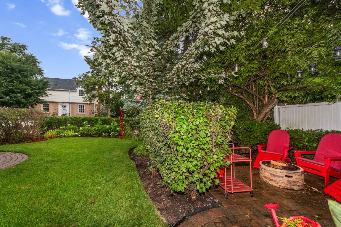 2761 Lincolnwood Drive, Evanston, IL 60201 2761 Lincolnwood Drive, Evanston, IL 60201