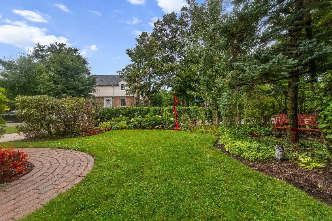 2761 Lincolnwood Drive, Evanston, IL 60201 2761 Lincolnwood Drive, Evanston, IL 60201