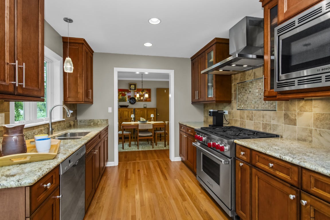 2761 Lincolnwood Drive, Evanston, IL 60201 2761 Lincolnwood Drive, Evanston, IL 60201