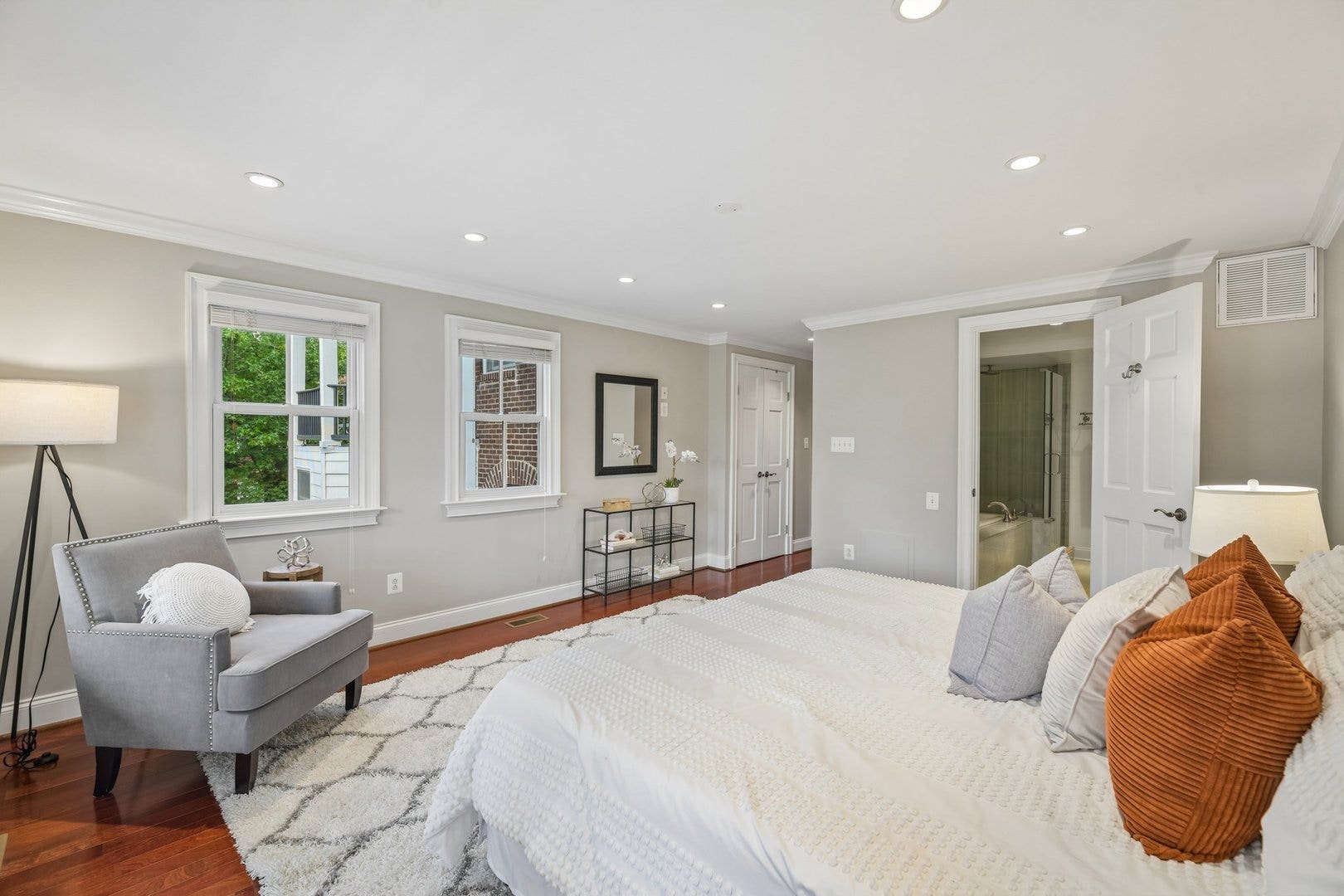 426 N Alfred Street, Alexandria, VA 22314 Owner's Suite