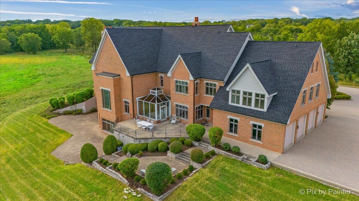 5N719 Castle Drive, St. Charles, IL 60175 5N719 Castle Drive, St. Charles, IL 60175