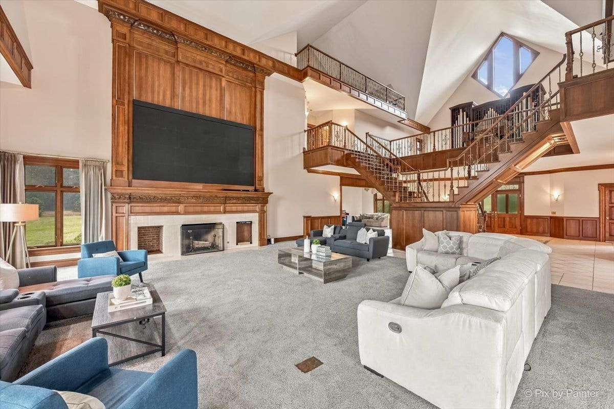 5N719 Castle Drive, St. Charles, IL 60175 5N719 Castle Drive, St. Charles, IL 60175