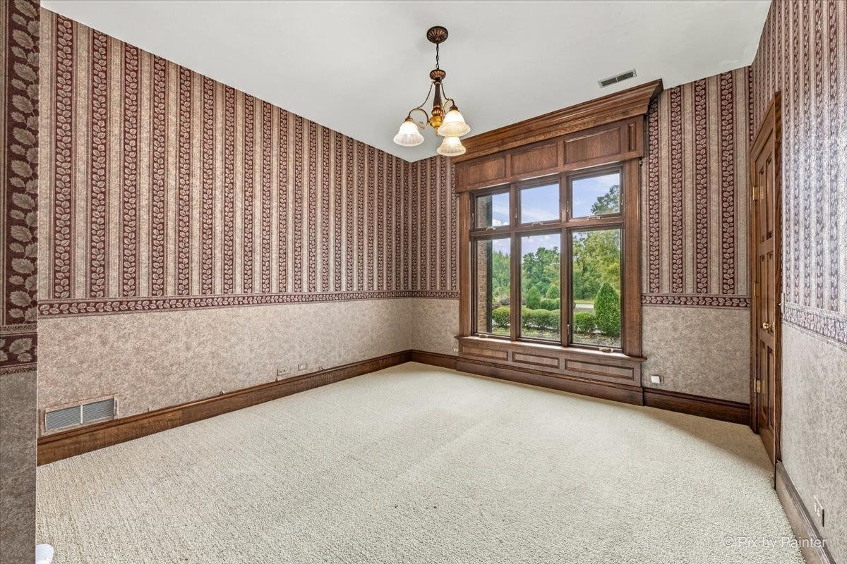 5N719 Castle Drive, St. Charles, IL 60175 1st floor 6th Bedroom or Home Office with a walk-i
