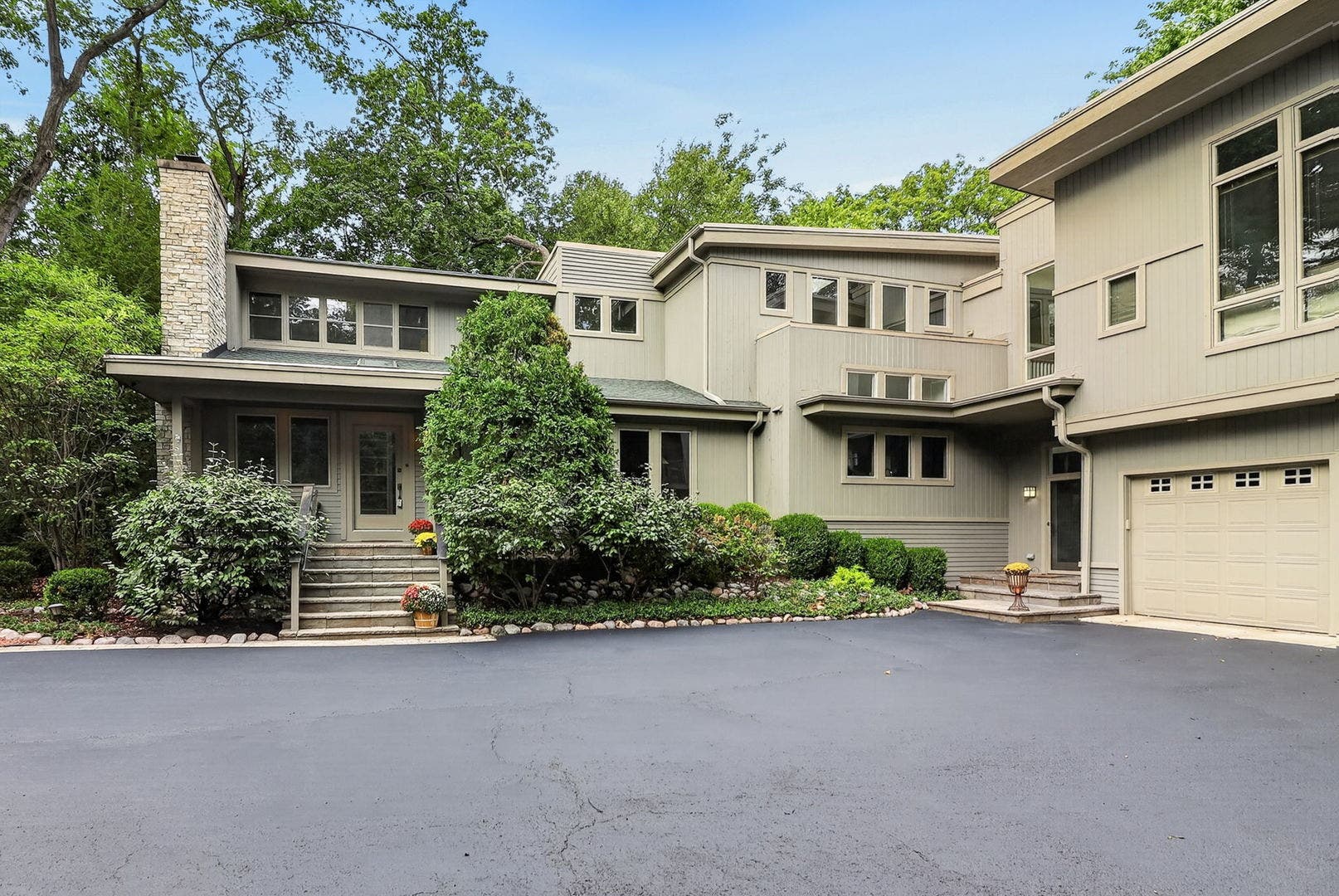 5311 Lee Avenue, Downers Grove, IL 60515
