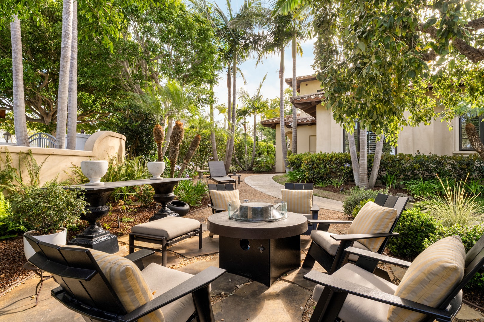 1040 Crest Drive, Encinitas, CA 92024