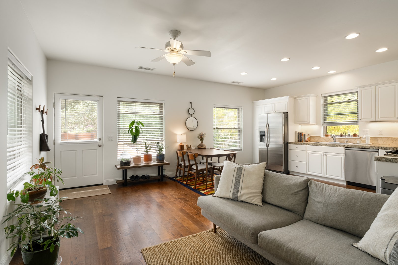 1040 Crest Drive, Encinitas, CA 92024