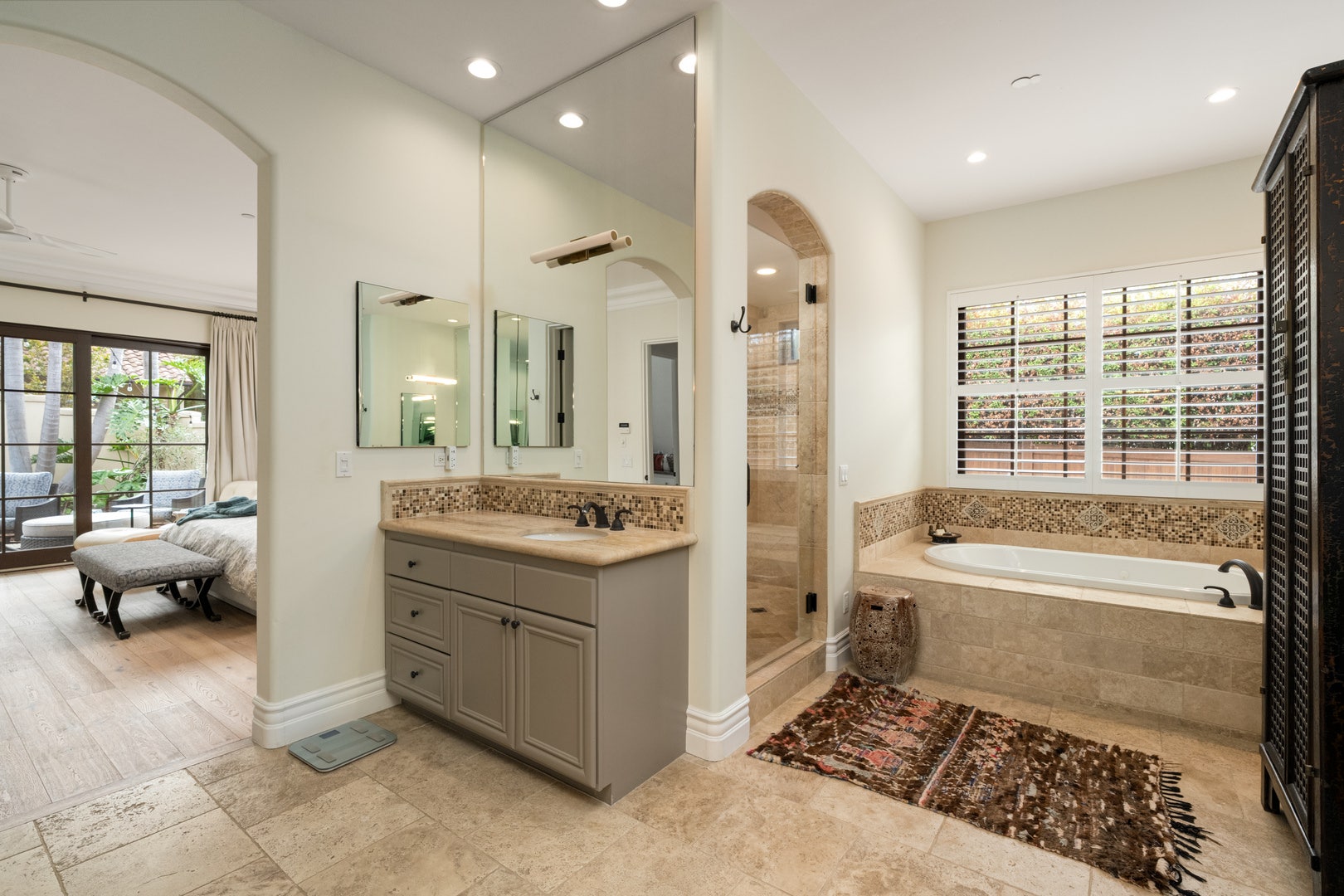 1040 Crest Drive, Encinitas, CA 92024