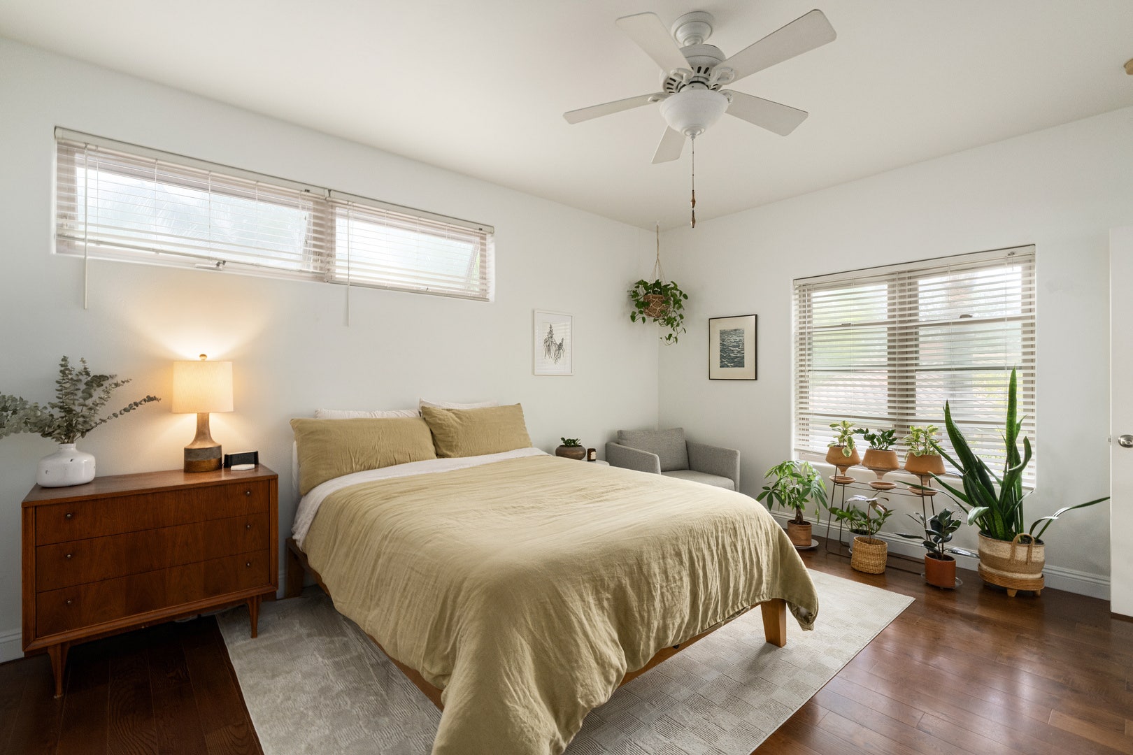 1040 Crest Drive, Encinitas, CA 92024