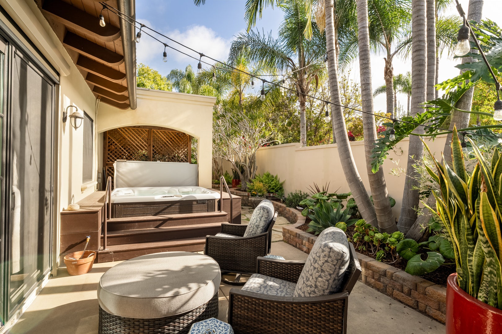 1040 Crest Drive, Encinitas, CA 92024