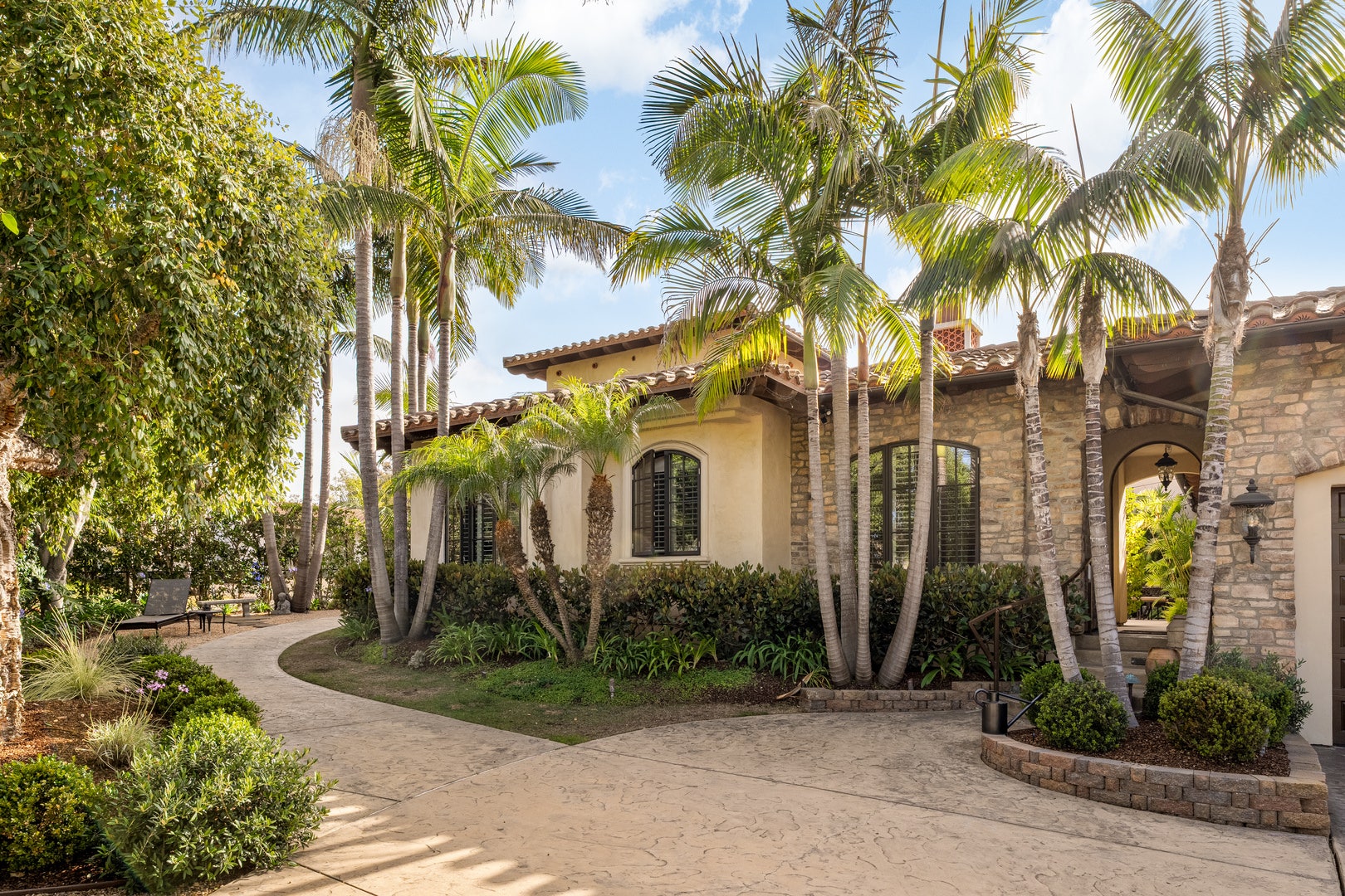 1040 Crest Drive, Encinitas, CA 92024