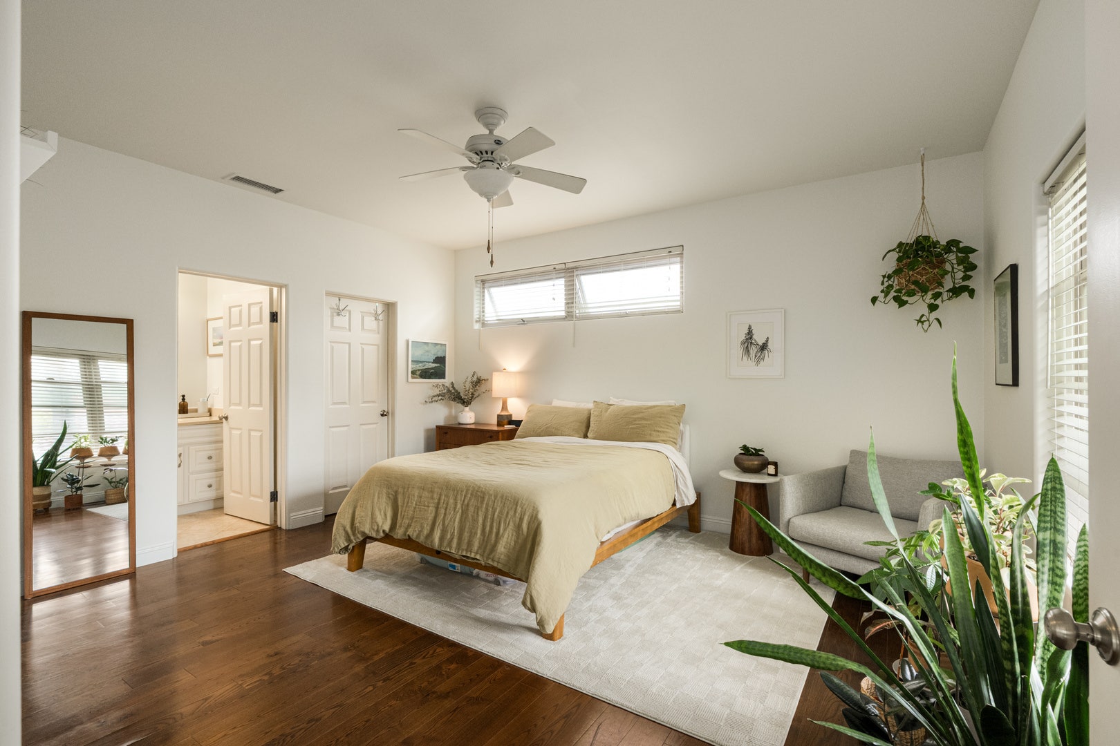 1040 Crest Drive, Encinitas, CA 92024