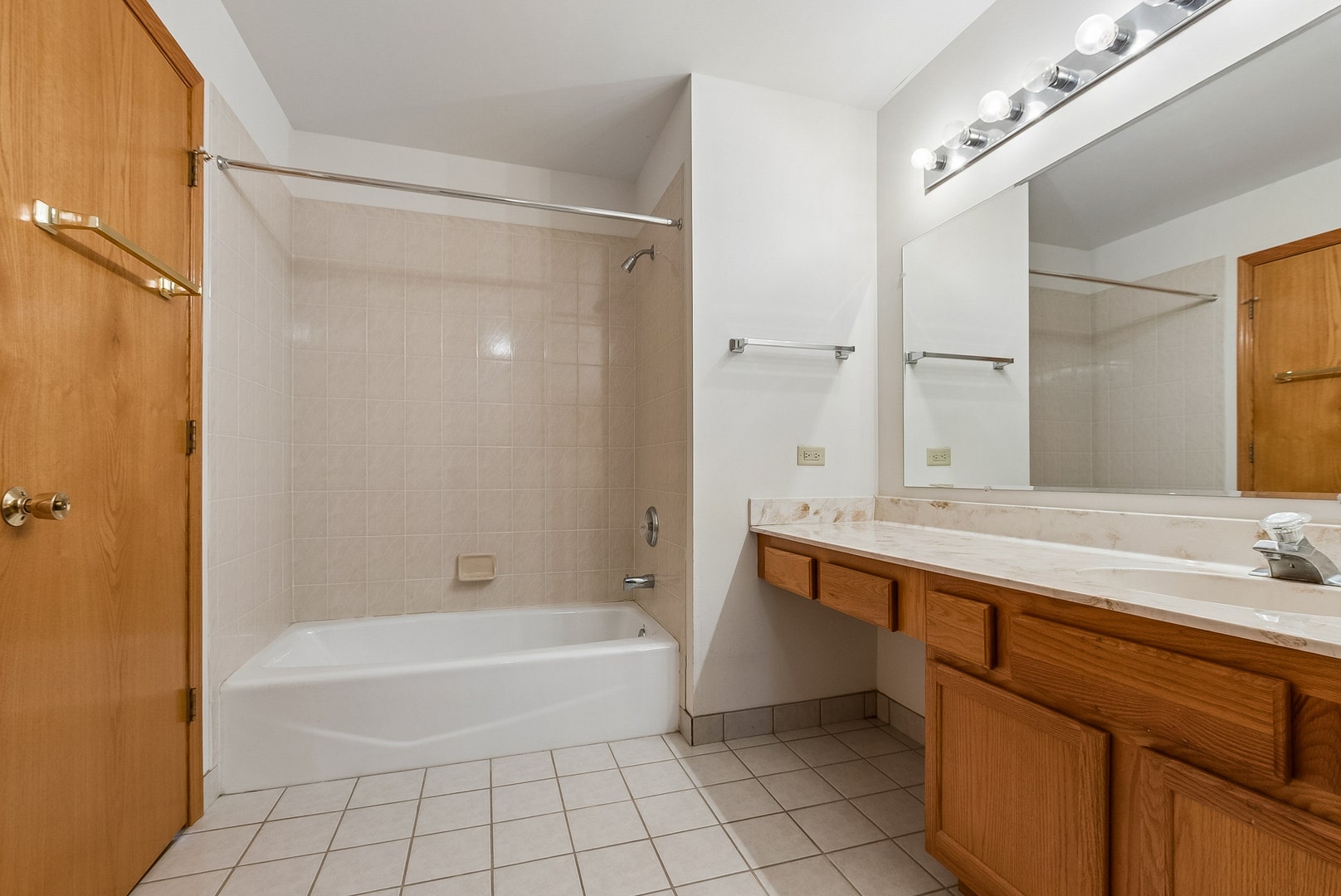 18260 Kirby Drive, Tinley Park, IL 60487 18260 Kirby Drive, Tinley Park, IL 60487