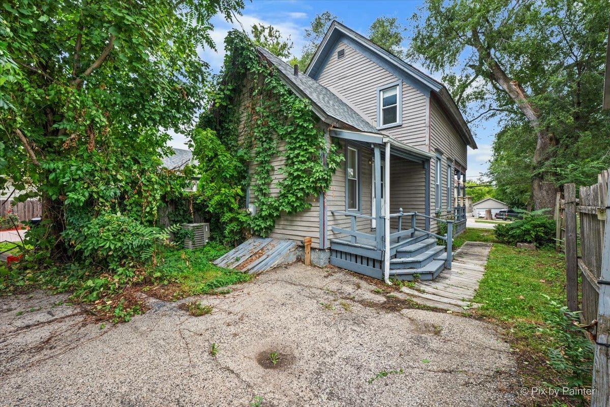 679 Villa Street, Elgin, IL 60120 679 Villa Street, Elgin, IL 60120